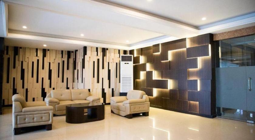 Karlita Hotel Tegal Esterno foto