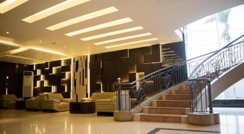 Karlita Hotel Tegal Esterno foto