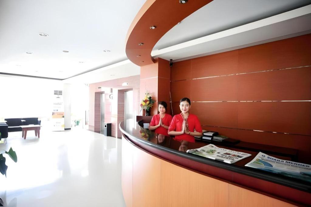 Karlita Hotel Tegal Esterno foto