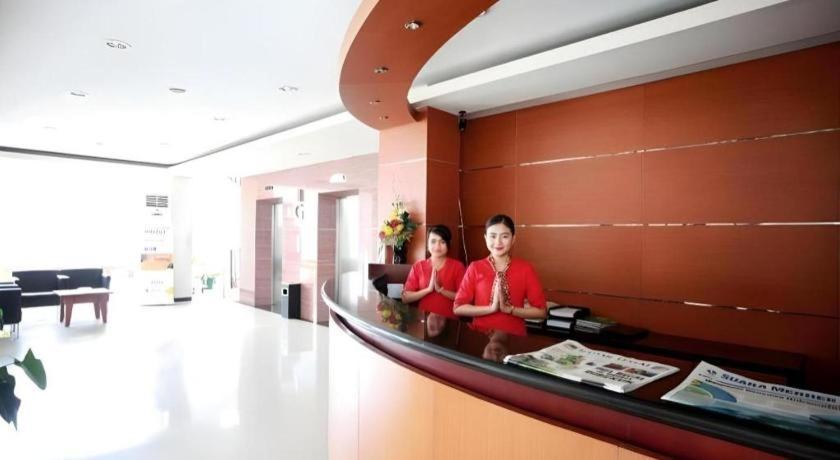 Karlita Hotel Tegal Esterno foto