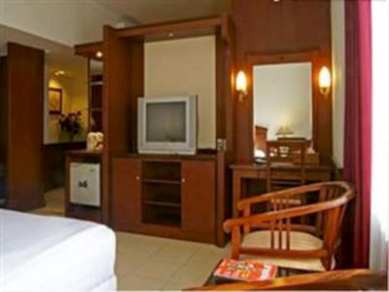 Karlita Hotel Tegal Esterno foto