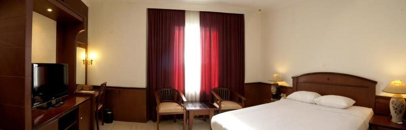 Karlita Hotel Tegal Esterno foto