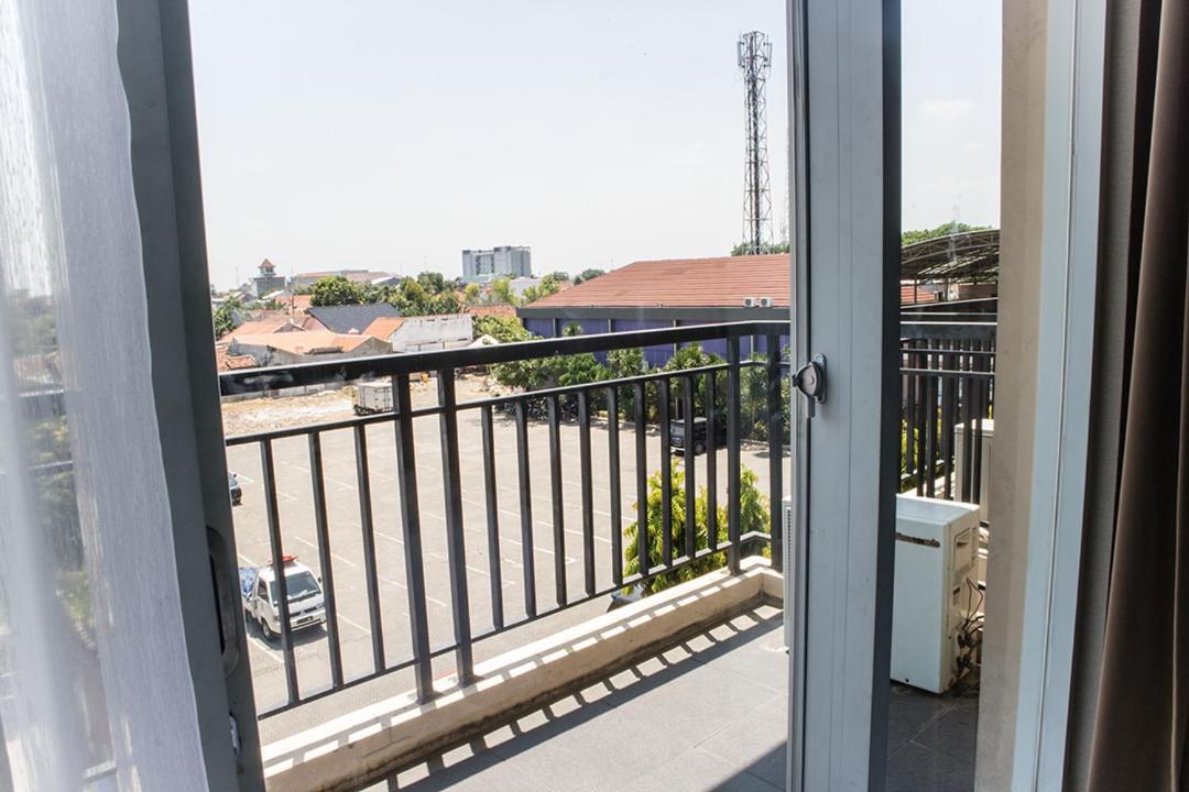 Karlita Hotel Tegal Esterno foto