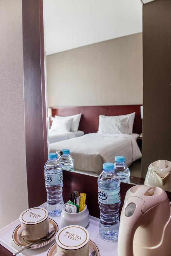 Karlita Hotel Tegal Esterno foto